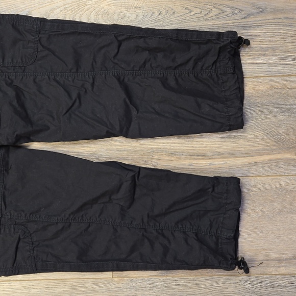 Sanctuary black standard surplus cropped cargo capri pants, size 27 - Picture 7 of 13